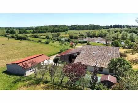 propriété avec étang et 4 2 ha – deux habitations modulables – cadre naturel rare