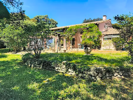 maison d'architecte d'exception ? 260 m² ? plein sud ? piscine intérieure ? calme absolu