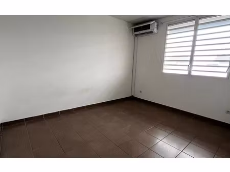 location appartement  m² t-3 à kourou  881 €