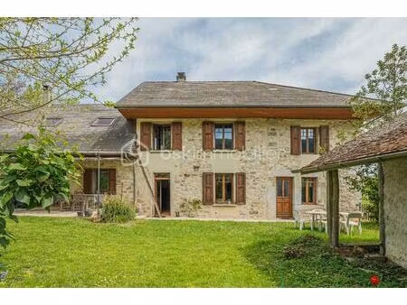 maison de 227 m² à la biolle