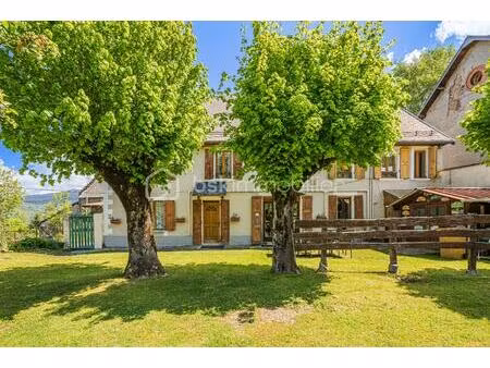 maison de 265 m² à saint-barthelemy-de-sechilienne