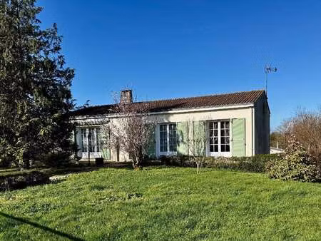 vente maison à sainte-foy (85150) : à vendre / 104m² sainte-foy