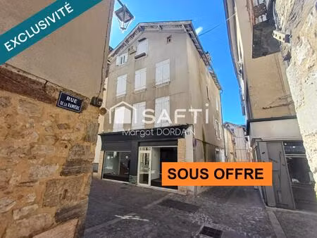 situé au cœur de la charmante ville de villefranche-de-rouergue (12200)  cet immeuble béné
