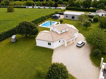 jolie propriété  maison principale  piscine  grande dépendance et garage