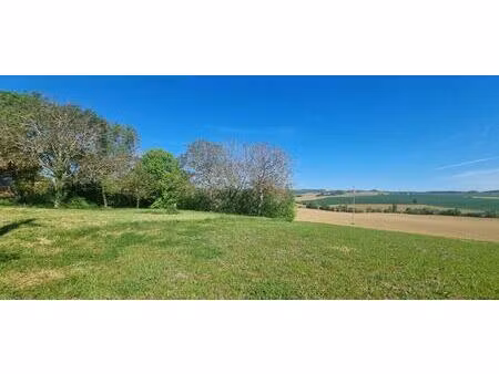 terrain plat au calme à marignac avec vue dégagée.