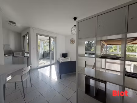 a vendre blot immobilier : grand une piece quartier mail - parking