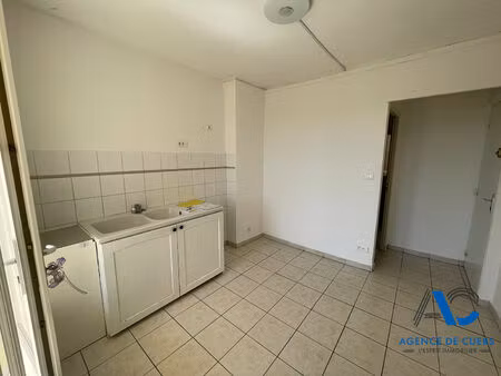 appartement t2 meublé d'environ 19 m²   situé à toulon ouest