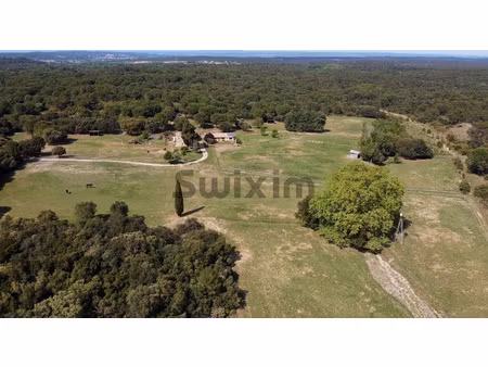 domaine d'exception sur un terrain 8 hectares