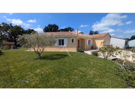 villa de standing de type 5 dans quartier résidentiel
