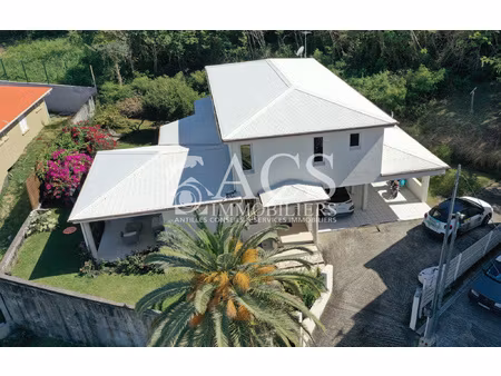 villa avec vue dégagée sur les ilets du robert