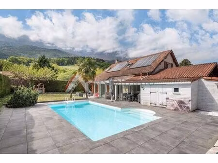 maison de luxe en vente à claix  france