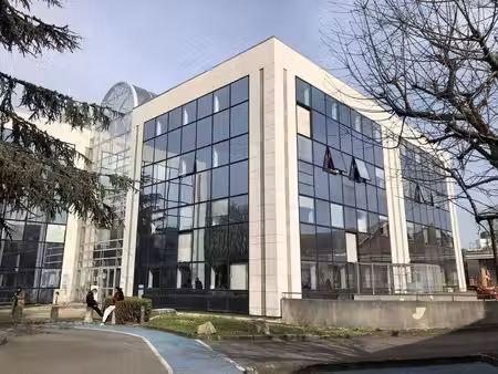 location bureaux cergy 95800 143m² à 324m²