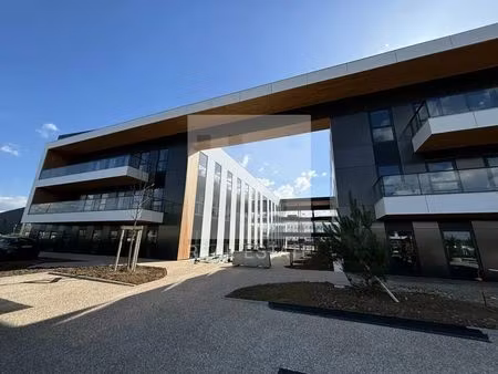 location bureaux 155 m² à 4 552 m²