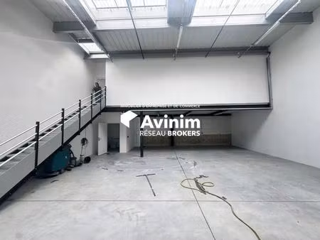 location entrepôt stains 93240 200m²