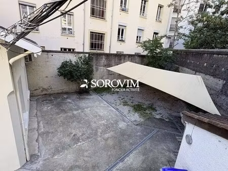 location local d’activités lyon 69007 877m²