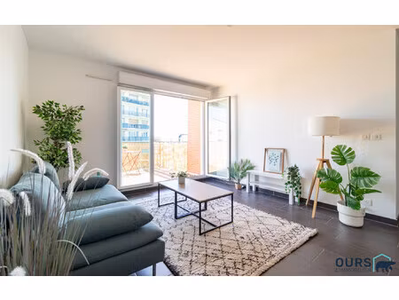 un beau 3 pièces de 66 m² avec terrasse et parking très proch