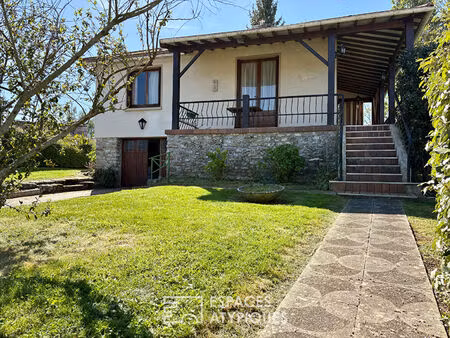 maison élevée sur un sous-sol total et son mobil-home de 30 m2 terrain 1500 m2