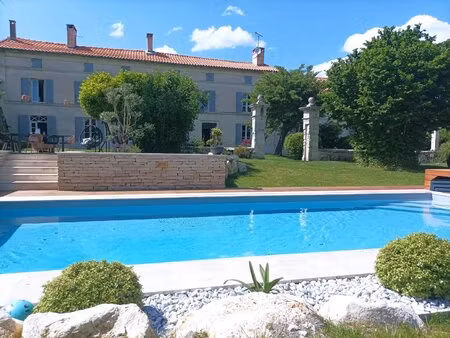 propriété de charme avec gîte  grange et piscine – fort potentiel !