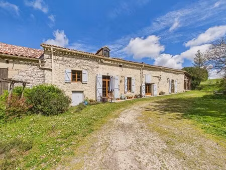 charmante maison de campagne  appartement d'invités  piscine privée et grand studio