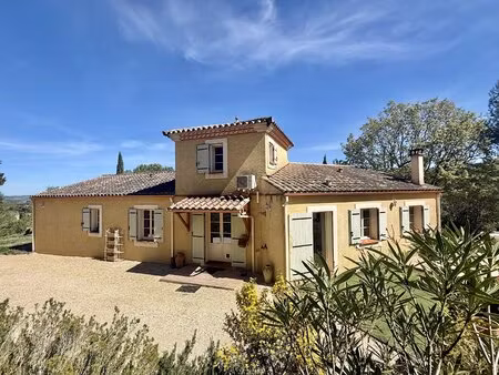 villa de charme avec vue dégagée  piscine et plus de 1 hectare de terrain