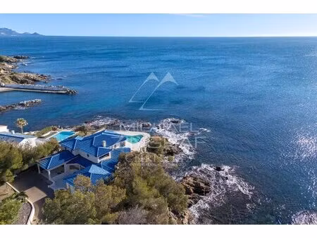 les issambres – propriété d’exception pied dans l’eau- entre cannes et st tropez - mzimd22
