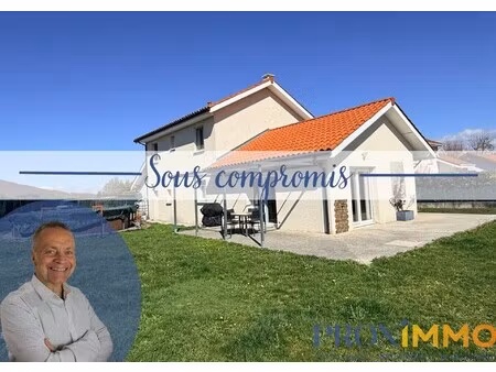 belle villa de 2013  avec piscine hors-sol au calme sur 780 m² de terrain.