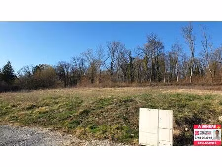 terrain à bâtir de 977 m²