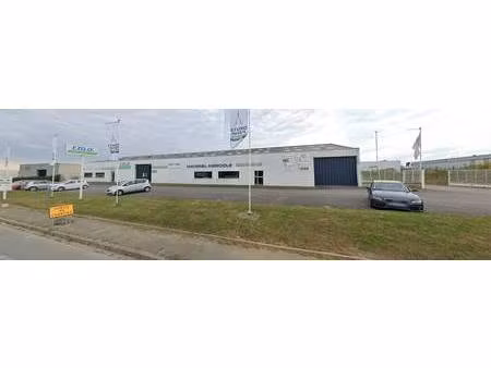 vente local d'activités 1 620 m²