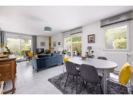 appartement en rez de jardin dans immeuble securise