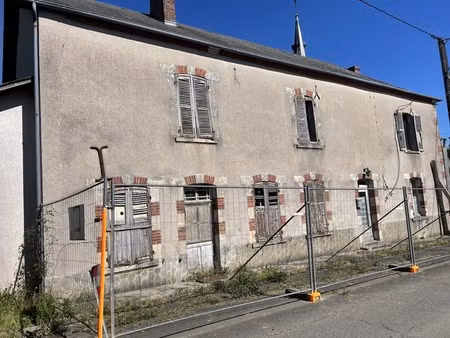 la chapelotte  20 kms d'aubigny sur nère et sancerre  maison d'environ 160 m2 avec garage 
