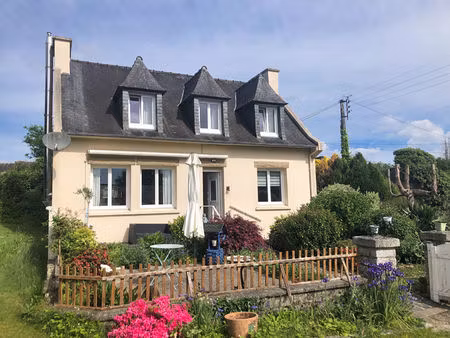 finistère: huelgoat. charmante maison de campagne de 3 chambres et gîte indépendant.