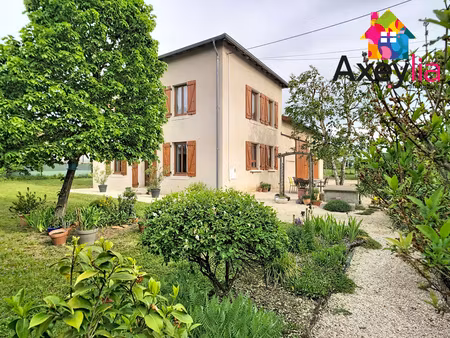 a vendre - pouilly-les-nonains - corps de ferme renove avec dependances