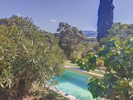 villa sur 5689m² de terrain avec vue exceptionnelle et piscine - la roquebrussanne