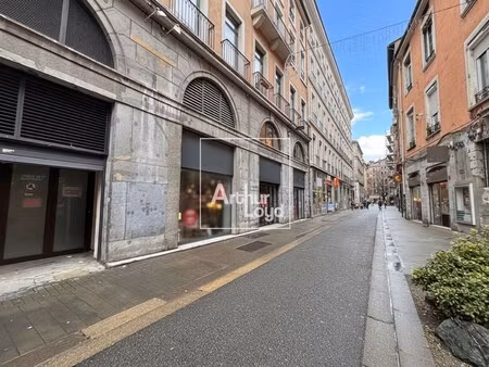 location local commercial 900m² grenoble 38000