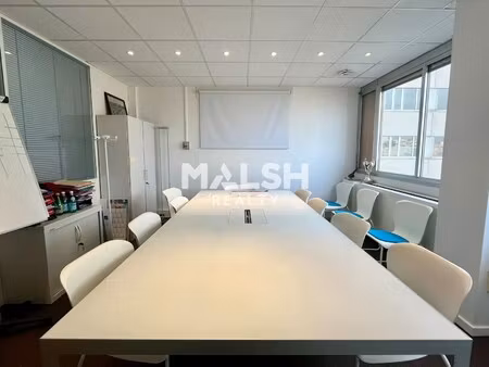 location local professionnel 86m²