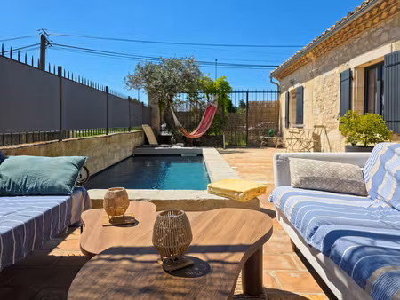 bien de caractére de plain pied avec jardin  bassin  garage