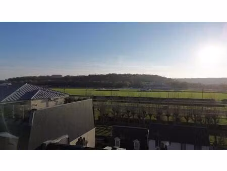 lumineux 4 piéces avec balcon vue hippodrome à 3 min de la place morny