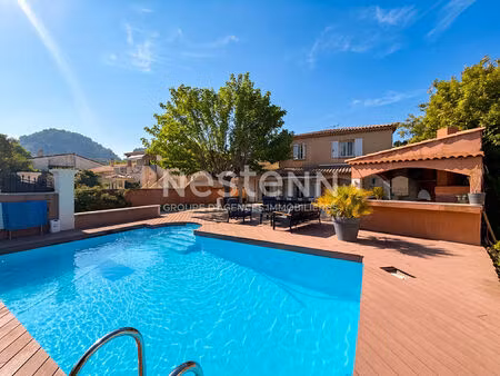 maison 140 m² avec piscine  séjour 70 m² et vue dégagée à collevielle biver