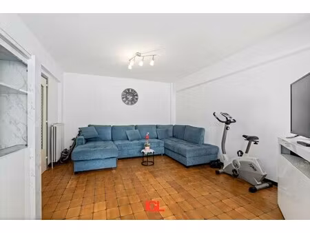 gelijkvloersappartement met 2 slaapkamers & garage nabij het centrum van halle