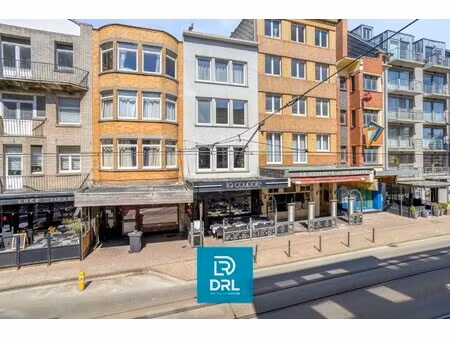 bedrijfsgebouw met 2 appartementen en horecazaak