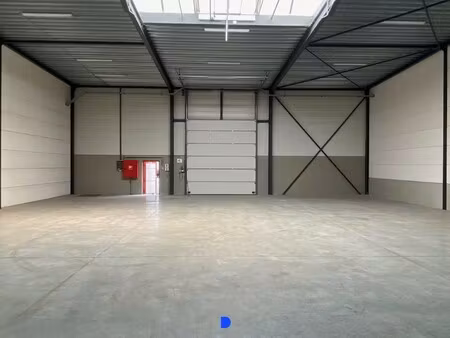 verzorgd bedrijfsgebouw in dadizele.
