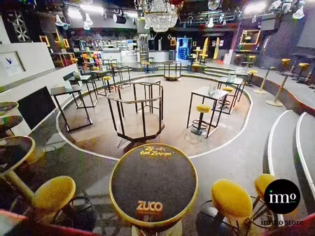 nightclub met 4 bars en veel meer!