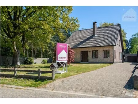 karaktervolle gezinswoning met indrukwekkende veranda | bosrand | 5 slpk | renovatiepotent