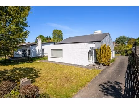 architecturale gelijkvloerse open woning met inpandige garage op toplocatie nabij het cent