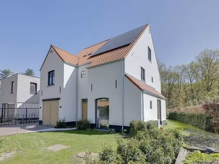 stijlvolle nieuwbouwwoning met zicht op blijvend groen
