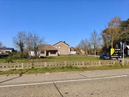 perceel van 920m² voor ob met mogelijkheid voor afbraak en wederopbouw !