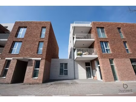 recent 3 slaapkamer appartement met gezellig terras te sint antonius.