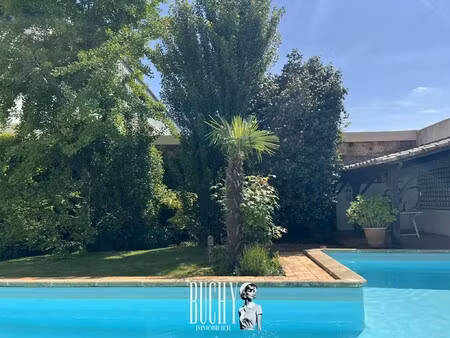maison de luxe à vendre à la roche-sur-yon : 644 800 €