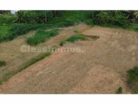 terrain viabilisé de 700 m² sur ducos