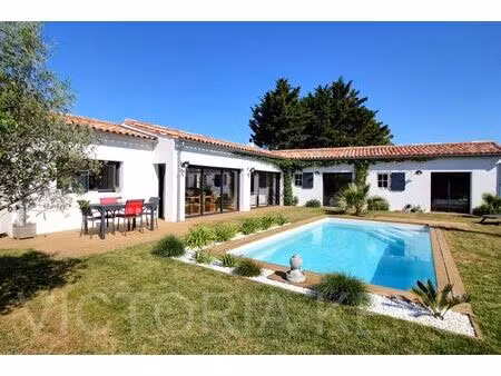 immobilier ile de ré  maison de plain-pied avec piscine à vendre - la flotte en ré